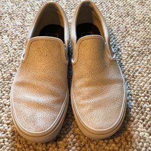 VANS CRACKED LEATHER CLASSIC SLIP-ON IN TRUE WHITE